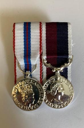 Queens Silver Jubilee 1977 + RAF LS&GC  Miniature mounted medal set