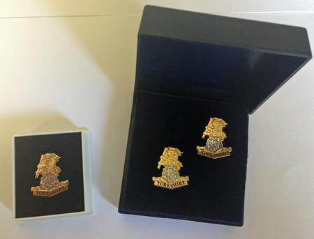 YORKSHIRE REGIMENT ENEMAL CUFFLINKS AND LAPEL PIN SET